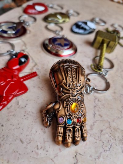 Portachiavi Ciondolo Marvel Legend Dc Comics Guanto dell’Infinito di Thanos
