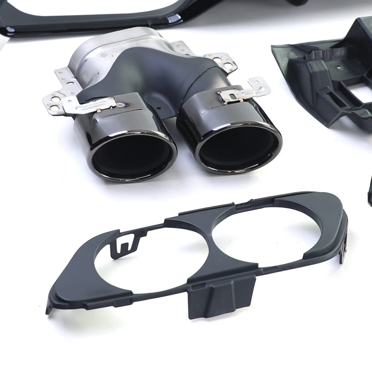 Diffusore Posteriore Sportivo con 4 Terminali Neri per Mercedes Classe E W213