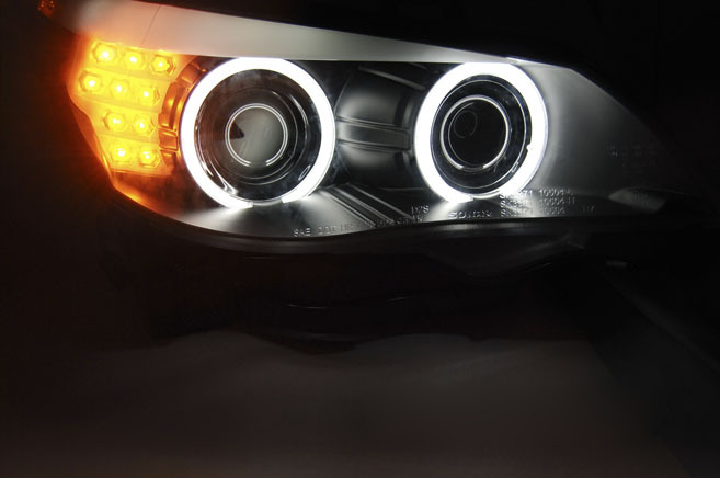 Fari Angel Eyes CCFL Neri LED Indicatori per BMW E60/E61 (2003-2007)