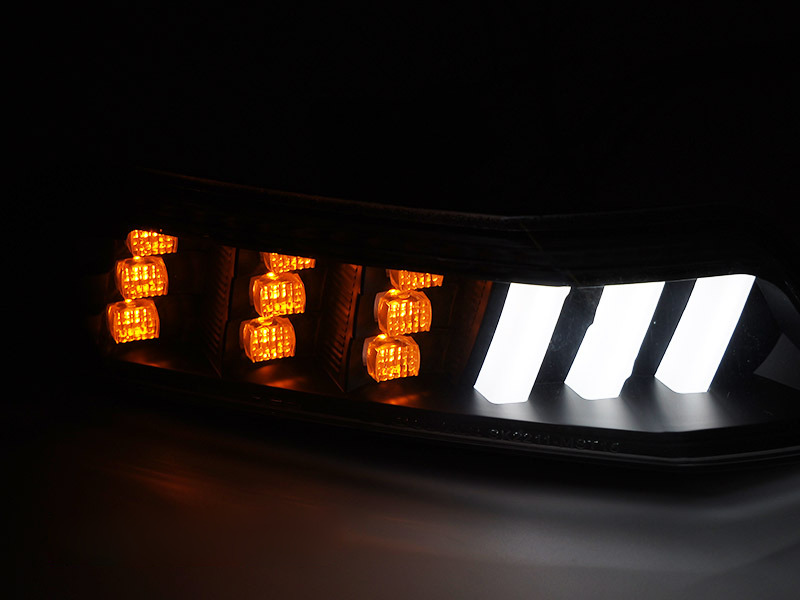 Frecce Anteriori LED Dinamiche Nere per Ford Mustang (2015-2017)