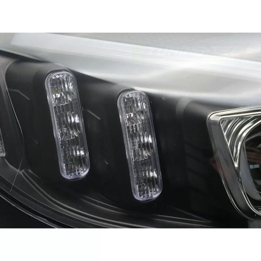 Fari LED Anteriori Sinistro e Destro Base Nera per Mercedes Classe C W205