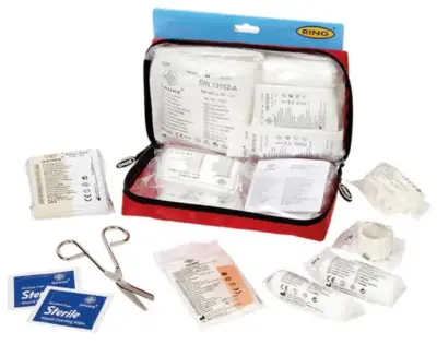 Kit pronto soccorso emergenza auto cassetta sanitaria norme DIN 13164